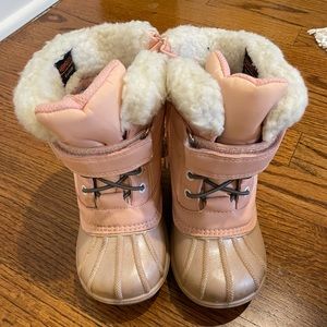 Toddler pink snow boots